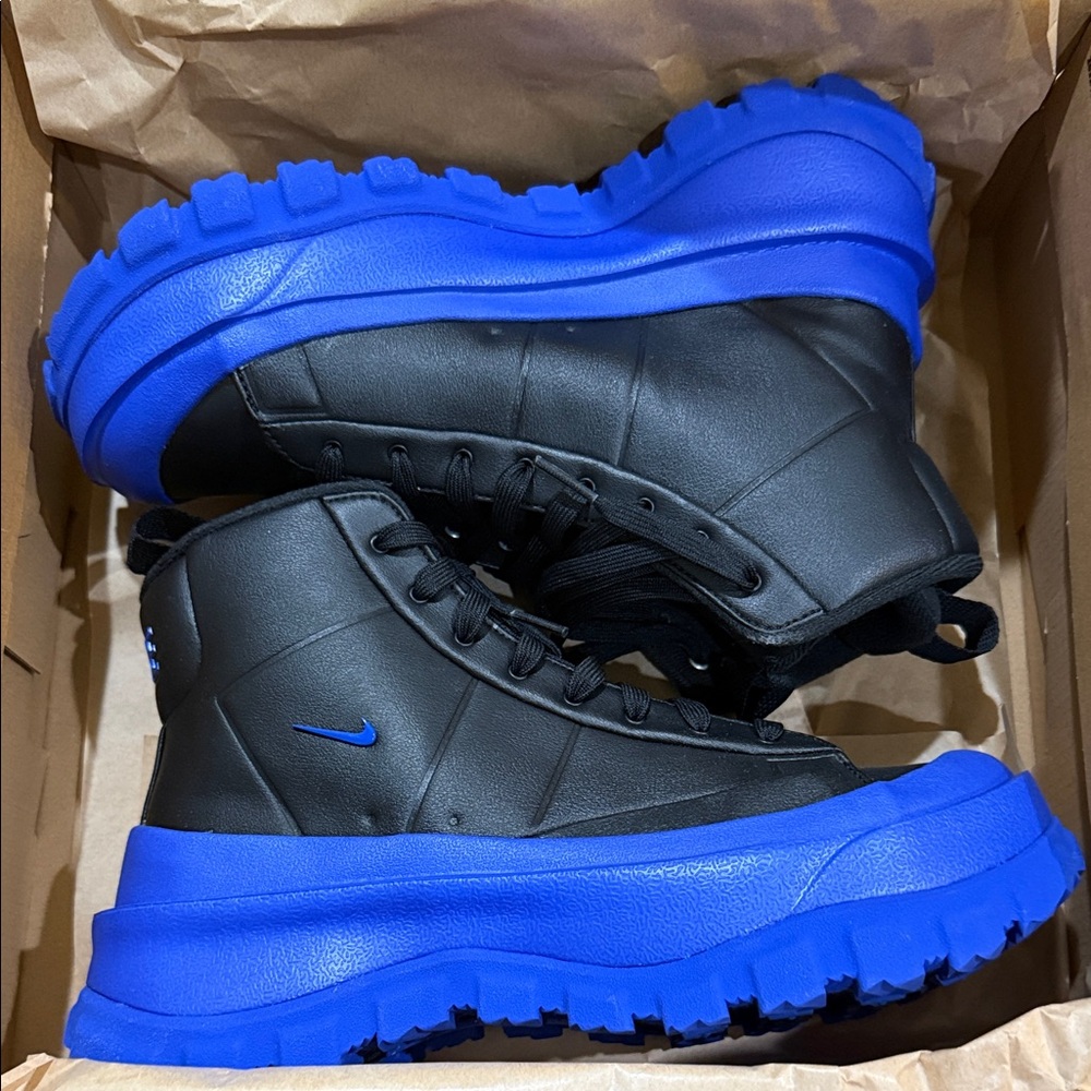NEW IN BOX Nike Black and Electric Blue BLAZER ROAM MID Boots 8.5W/7M
